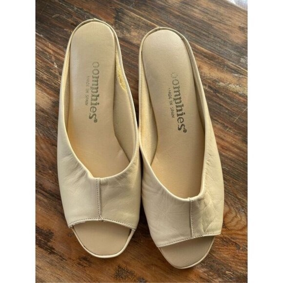 Oomphies Open Toe Leather Mules Slides, Beige Color - Size 6 - Picture 1 of 5